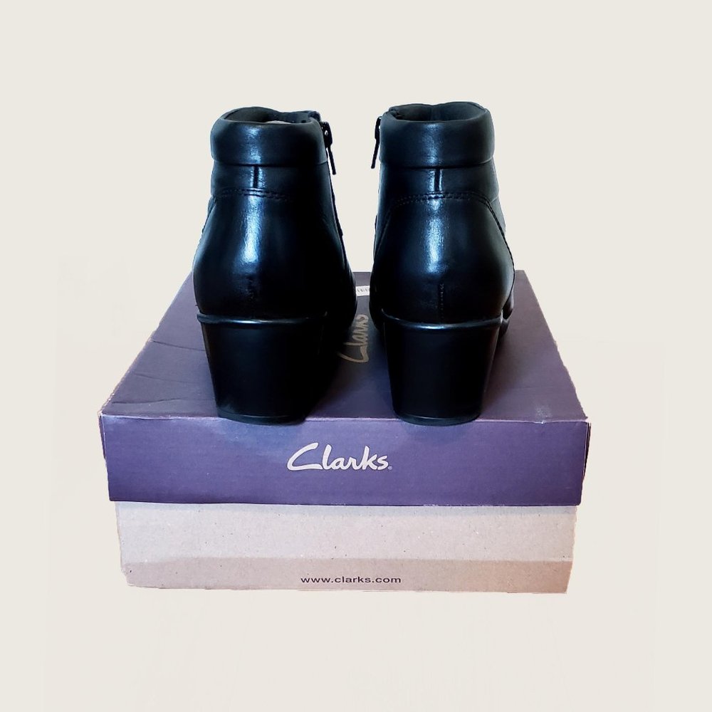 Clarks Malia Hue Booties - Picture 7 of 8